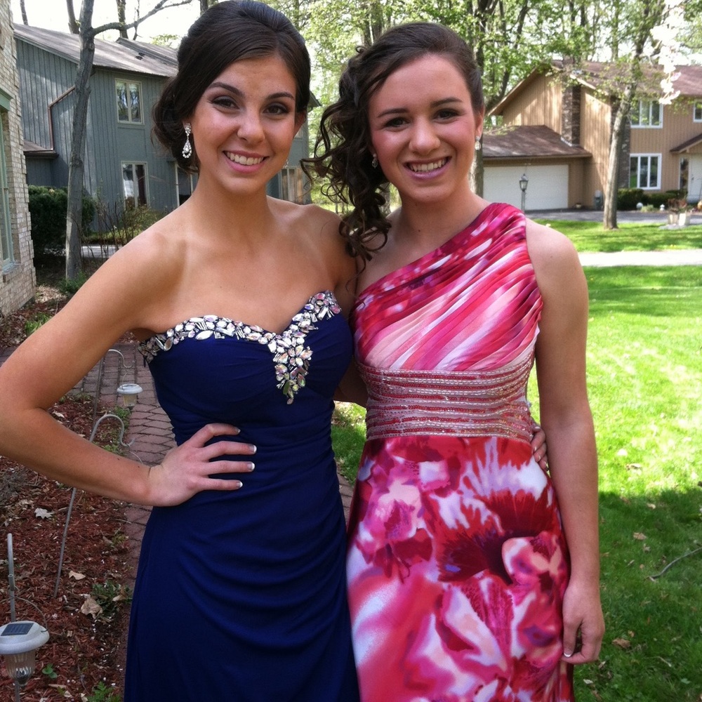 Formal Dress - Picture 2 of 4